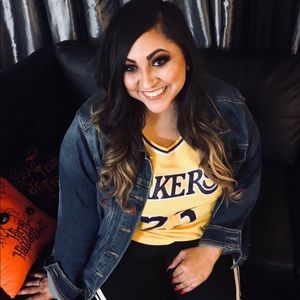 Meet your Posher, Cassandra